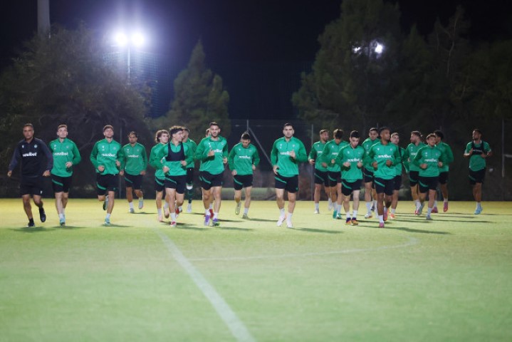 Ολοκληρώνει για το παιχνίδι με την Δυναμό Κιέβου