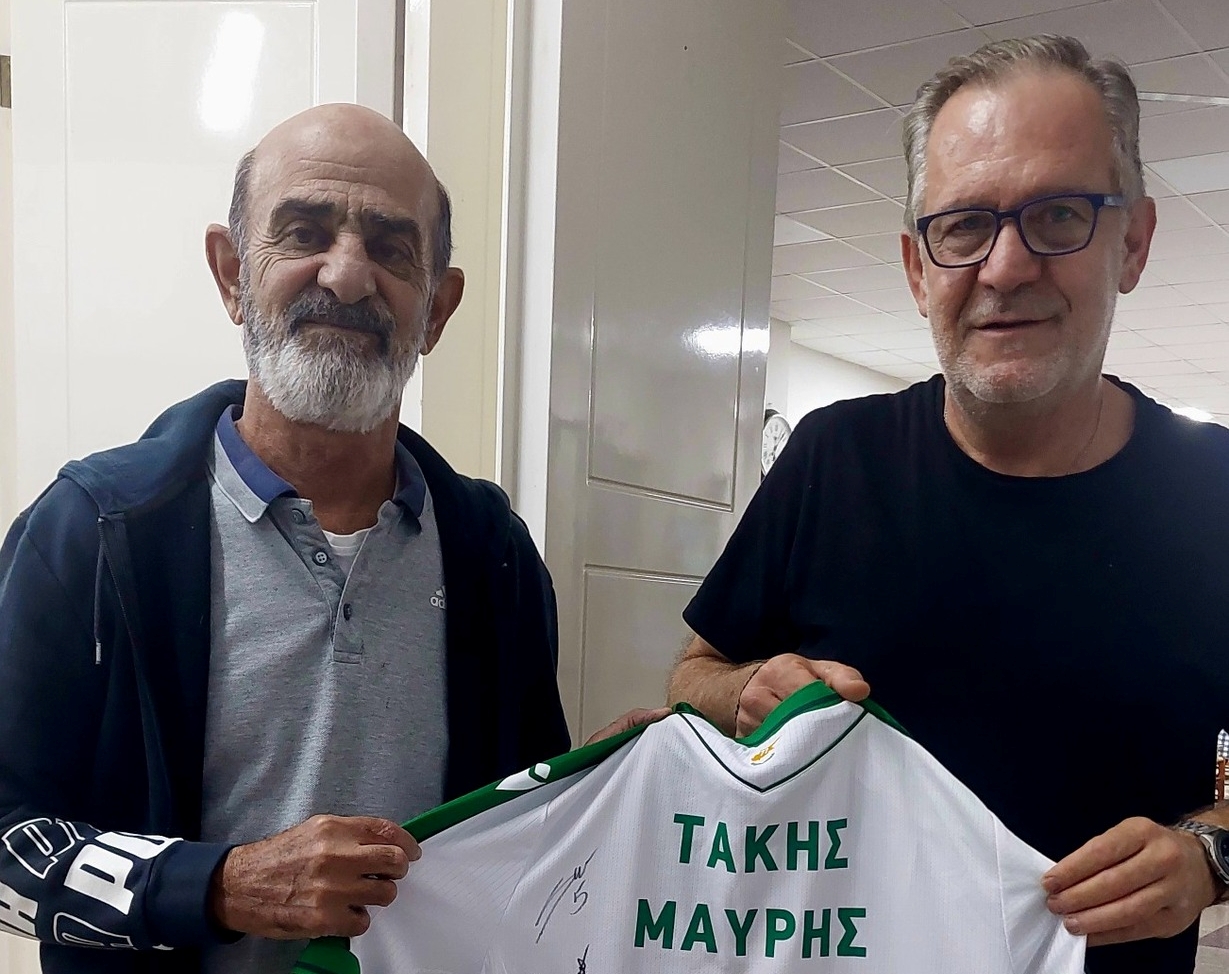 Το ξεχωριστό δώρο στον Τάκη Μαυρή!