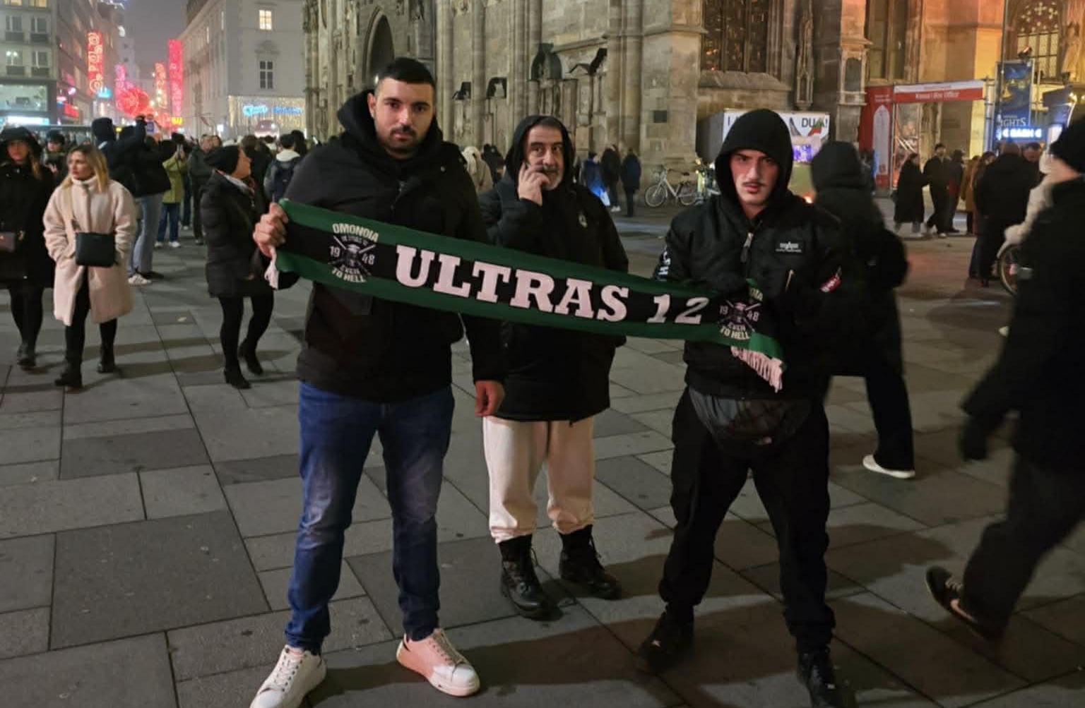 Με κασκόλ Ultras 12!