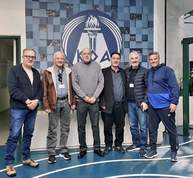 Στήριξη του Ομίλου Παλαιμάχων Ποδοσφαιριστών ΟΜΟΝΟΙΑΣ Λευκωσίας από τον ΚΟΑ.