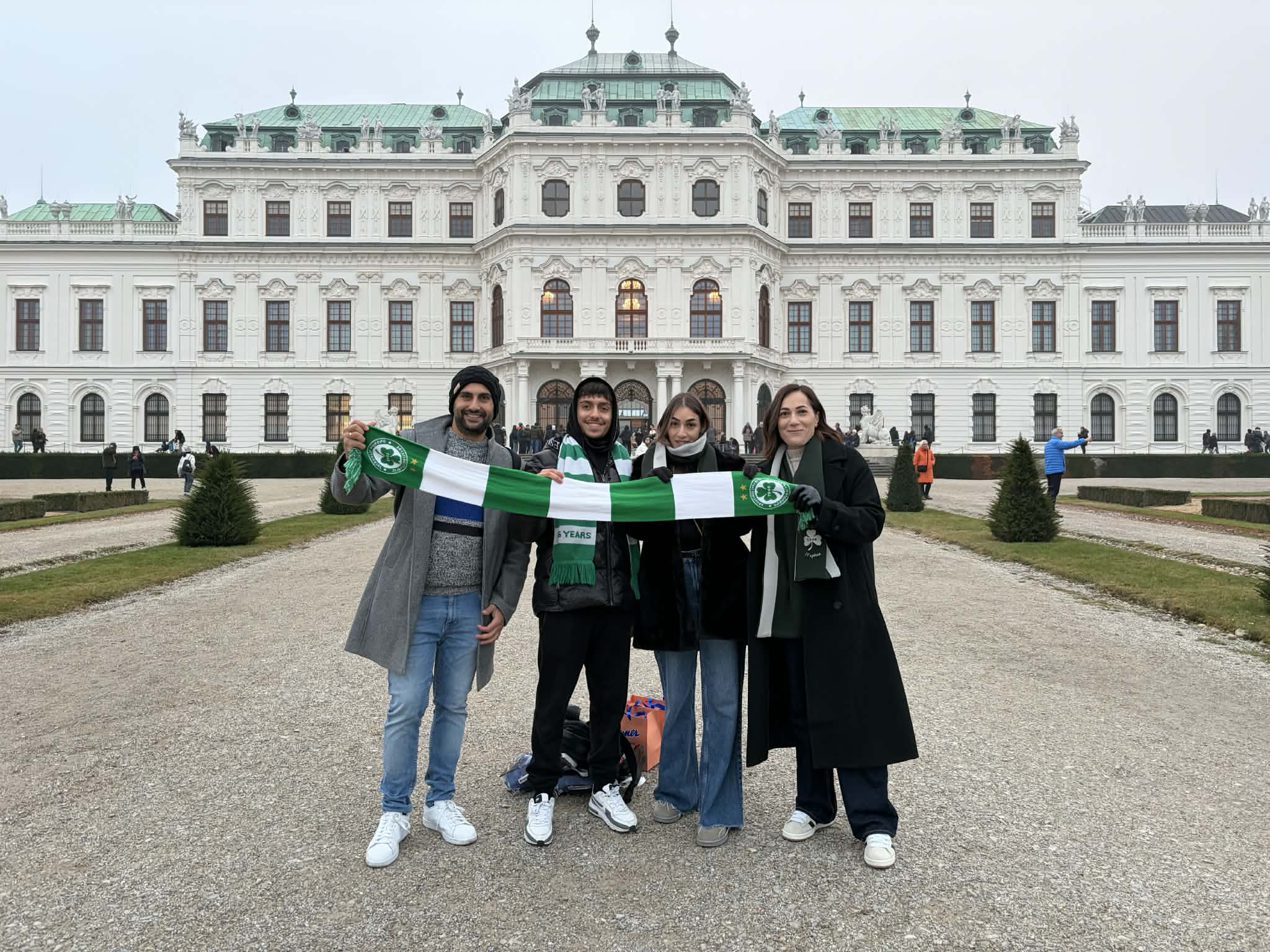 Πρασίνισε και το παλάτι Μπελβεντέρε!