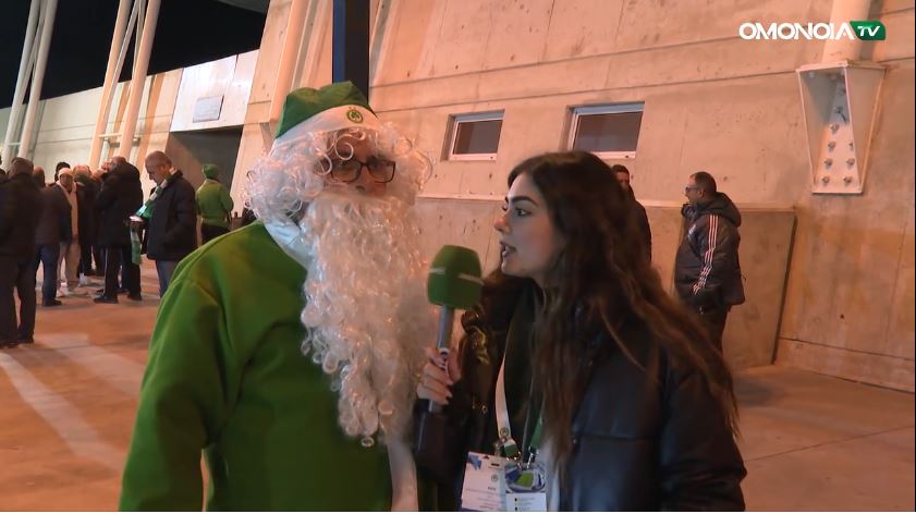 O πράσινος Άγιος Βασίλης και τα δώρα του κόσμου στους ποδοσφαιριστές!