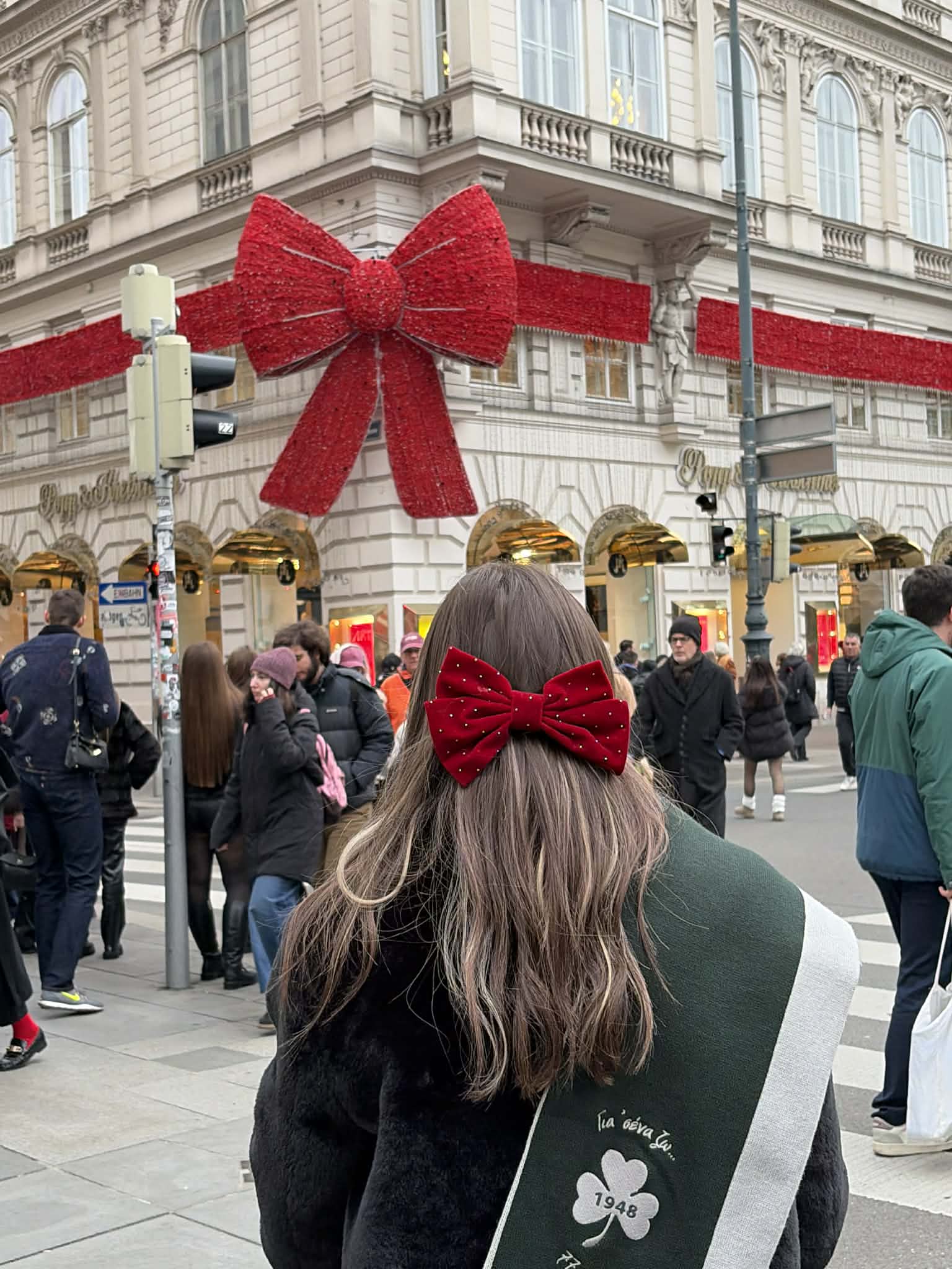 ΟΜΟΝΟΙΑ και στον μεγαλύτερο Χριστουγεννιάτικο φιόγκο της Ευρώπης!