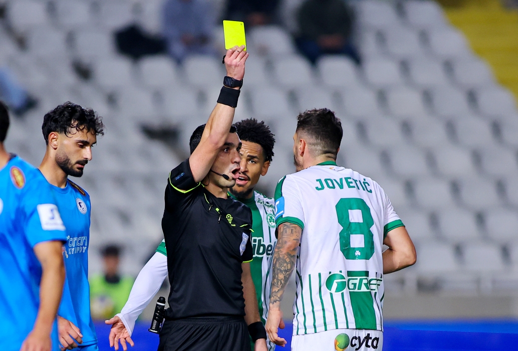 «Ο διαιτητής χαρίστηκε σε παίκτες του Εθνικού αλλά τιμώρησε τον Άιτινγκ και τον Γιόβετιτς»